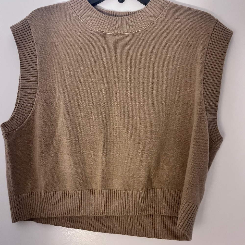 Cambridge Sweater Vest (tan) - L